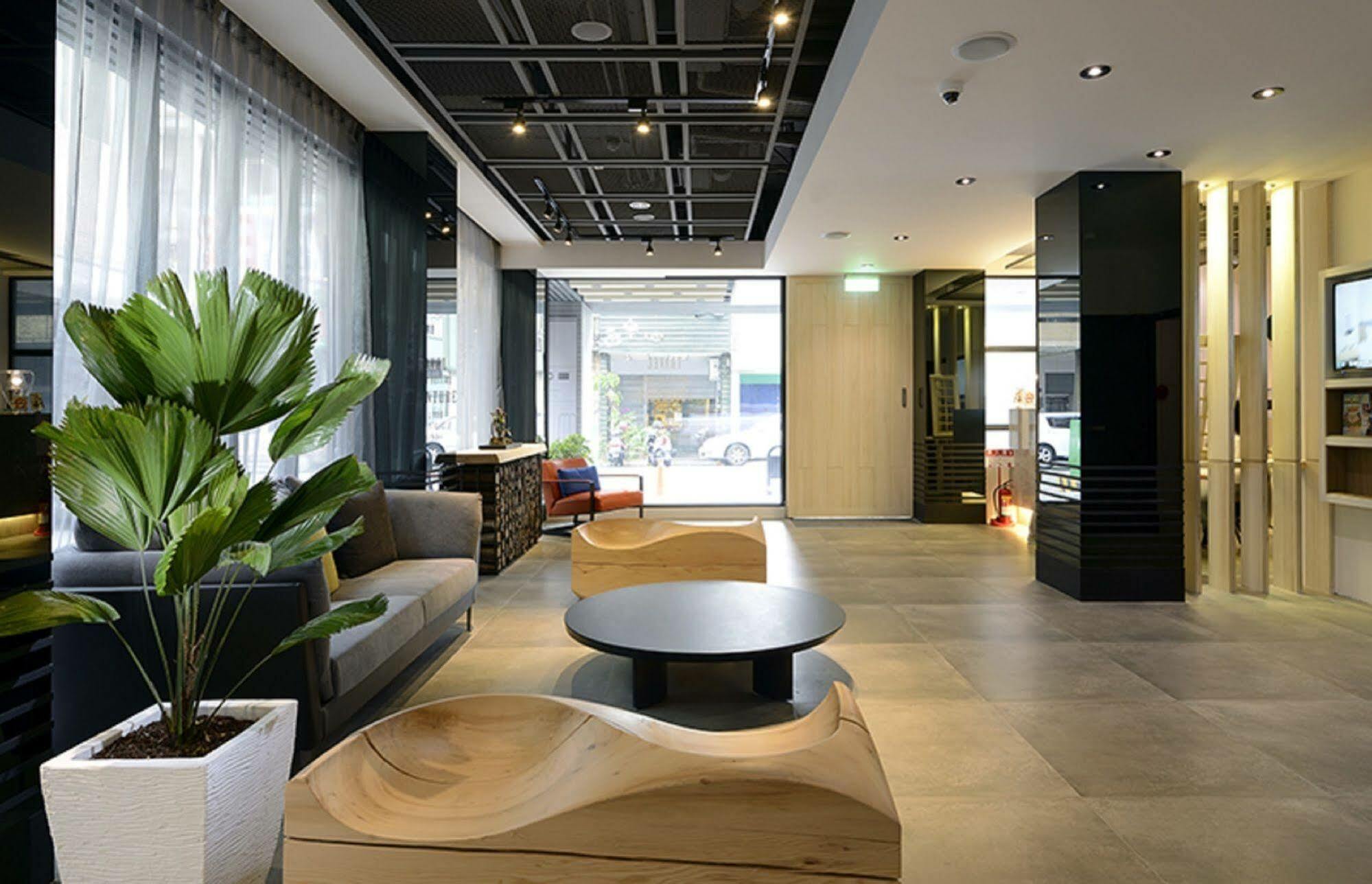 Hommie Inn Taichung Exterior foto